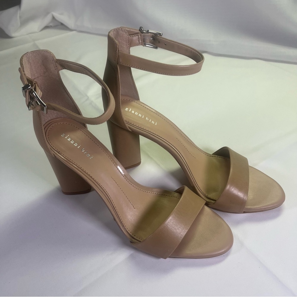 Gianni Bini Women's New 11M Tan Block Ankle Strap Heels